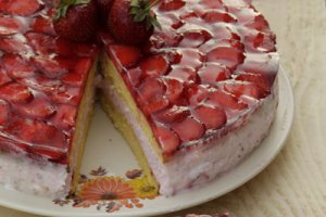 Tort cu capsuni