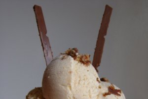Inghetata caramel cu crocant Lion