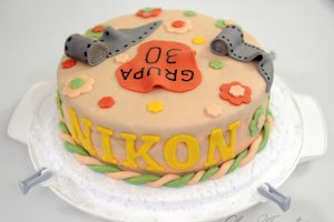 Tort cu ciocolata alba si capsuni
