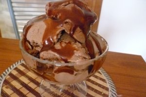 Inghetata cu ciocolata, cafea si crema de alune