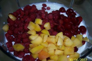 Tort racoros cu fructe de vara