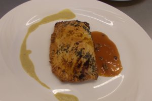 Pastrav somonat in foietaj