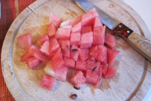 Salata de lubenita cu sunca si cascaval