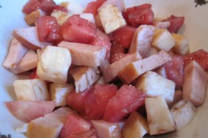 Salata de lubenita cu sunca si cascaval
