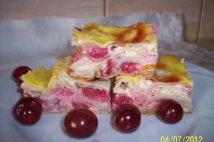 Placinta cu branza, visine si caise