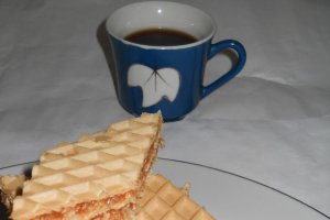 Napolitana cu caramel si nuca de cocos