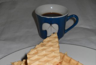 Napolitana cu caramel si nuca de cocos