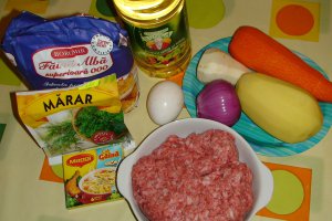 Ciorba de perisoare cu taitei de casa