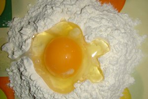 Ciorba de perisoare cu taitei de casa