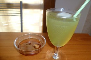 Limonada cu sirop de nuci verzi si esenta de menta