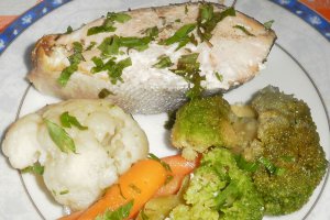 Somon cu brocoli si baby carrots