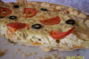 Tarta cu pui si legume