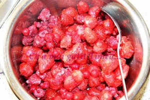 Tarta crocanta cu fructe de padure