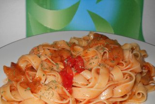 Tagliatelle cu sos de ardei copti si rosii