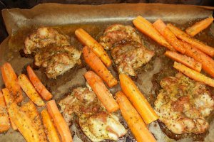 Friptura de pui cu morcovi copti