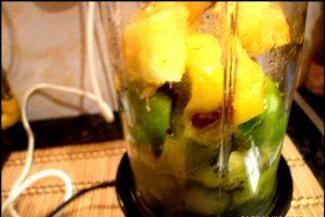 Smoothie de kiwi si piersici