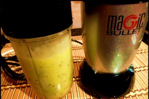 Smoothie de kiwi si piersici