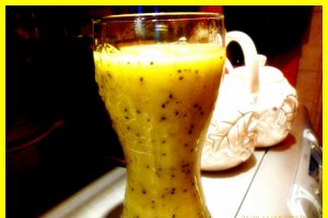 Smoothie de kiwi si piersici