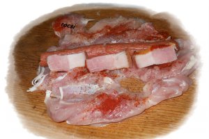 Pulpe de pui umplute cu cabanos