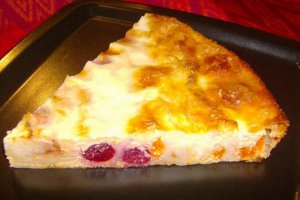 Placinta cu branza, visine si caise