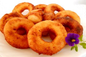 Gogoşi crocante cu brânză dulce