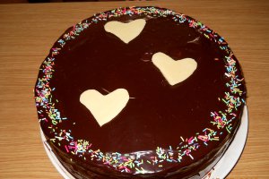 Tort cu crema ganaj de ciocolata neagra si mousse de visine