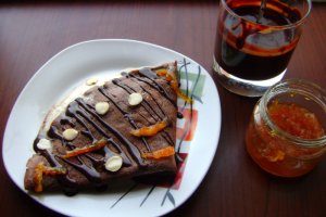 Clatite cu ciocolata si crema Chantilly