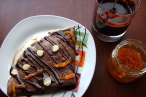 Clatite cu ciocolata si crema Chantilly