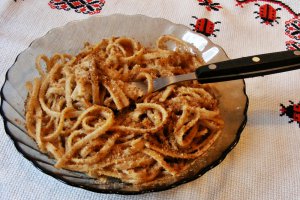 Paste linguini integrale cu pesmet