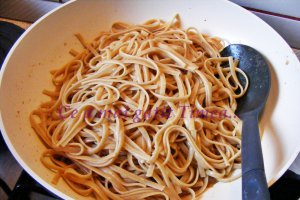 Paste linguini integrale cu pesmet