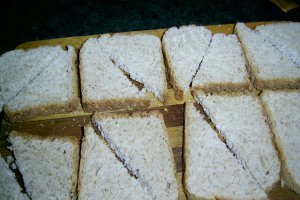 Tartine cu icre capelin si anchoise