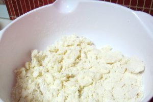 Crumble cu mere si mure