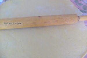 Placinta cu foi fragede si branza dulce