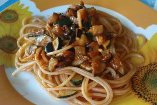Spaghetti cu vinete si dovlecei