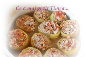 Reteta gustoasa de ardei umpluti cu carne tocata, in sos dulce aromat