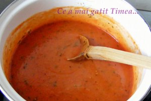 Reteta gustoasa de ardei umpluti cu carne tocata, in sos dulce aromat