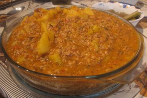 Musaca de cartofi cu mixt de legume si carne tocata
