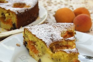 Tarta cu caise si budinca de vanilie