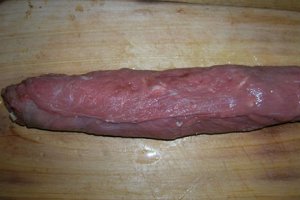 Rulada din carne de vita cu pruna uscata