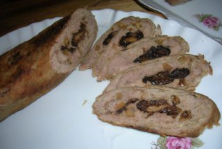 Rulada din carne de vita cu pruna uscata