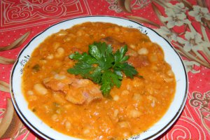 Mancare de fasole cu scarita afumata