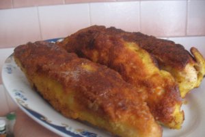 Rulou din piept de pui cu carnat la mijloc
