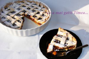Tarta cu piersici si afine