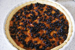 Tarta cu piersici si afine