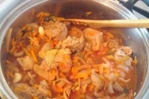 Pulpa de miel in sos rosu