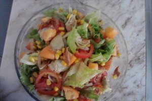 Salata racoroasa cu piersici