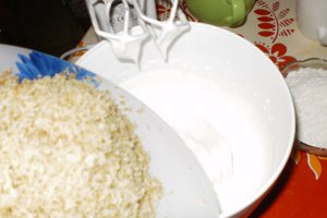 Prajitura cu nuca,stafide,rahat si visine