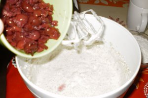 Prajitura cu nuca,stafide,rahat si visine