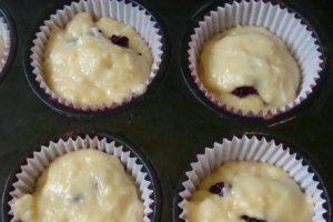 Muffins umplute cu gem de mure