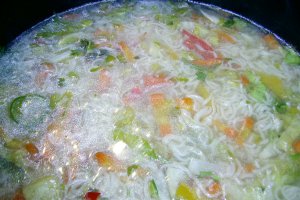 Supa rapida de legume cu noodles